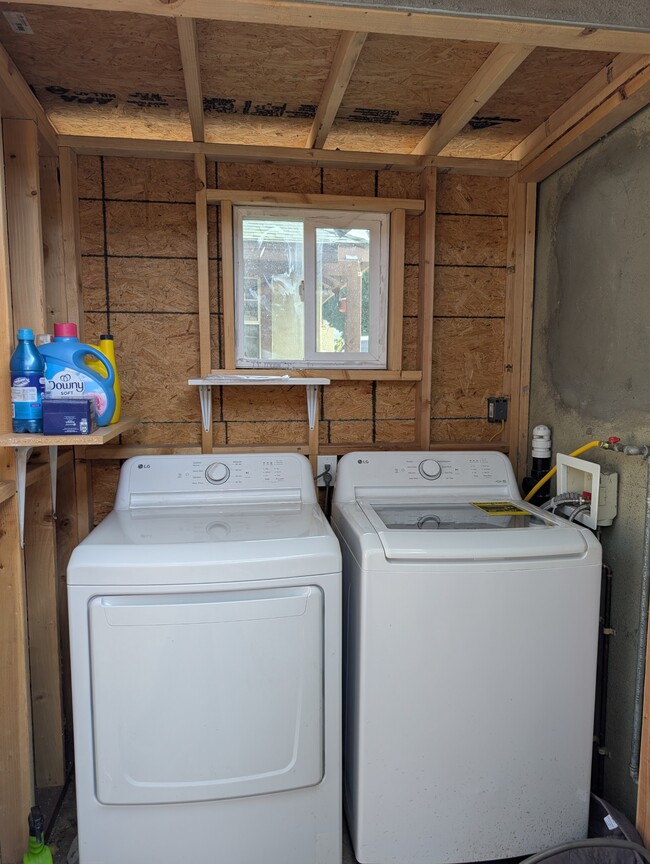 Building Photo - 1018 Lucas St