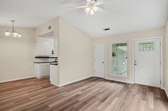 Building Photo - Charming 2-bedroom, 1-bath home in a convenient Fort Worth location!