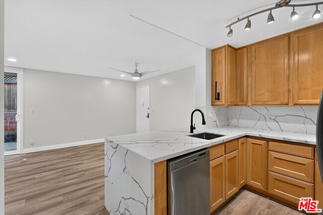Building Photo - 6305 Green Valley Cir
