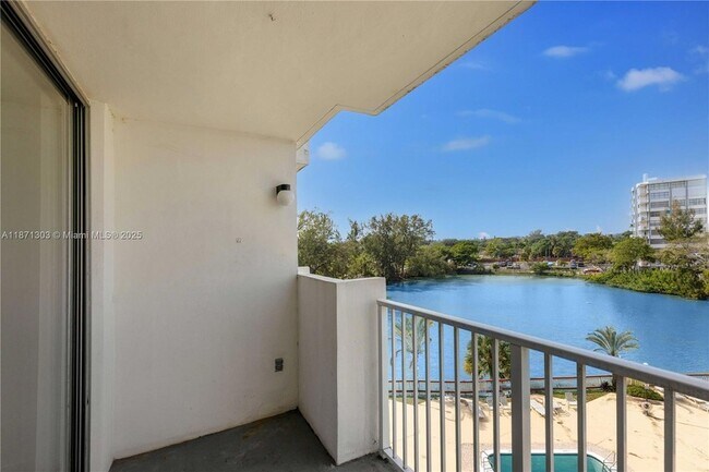 Building Photo - 1300 NE Miami Gardens Dr