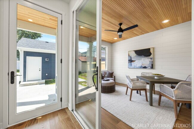 Building Photo - 715 N Brainard St