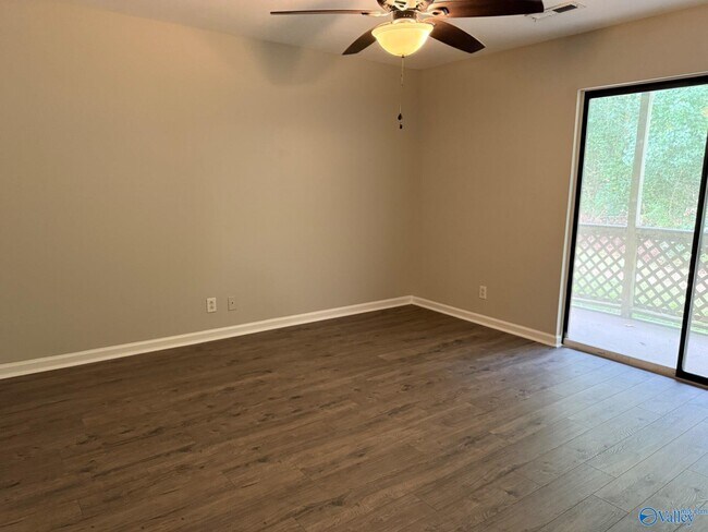 Building Photo - 4988 7 Pine Cir