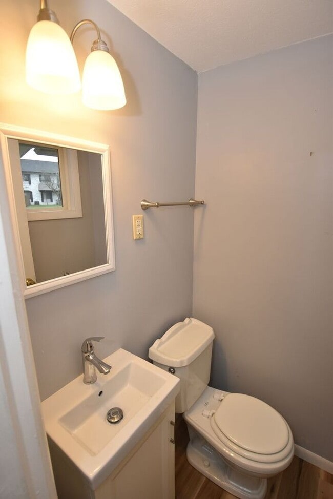 Building Photo - East side of South Bend 3 bedroom, 1.5 bat...