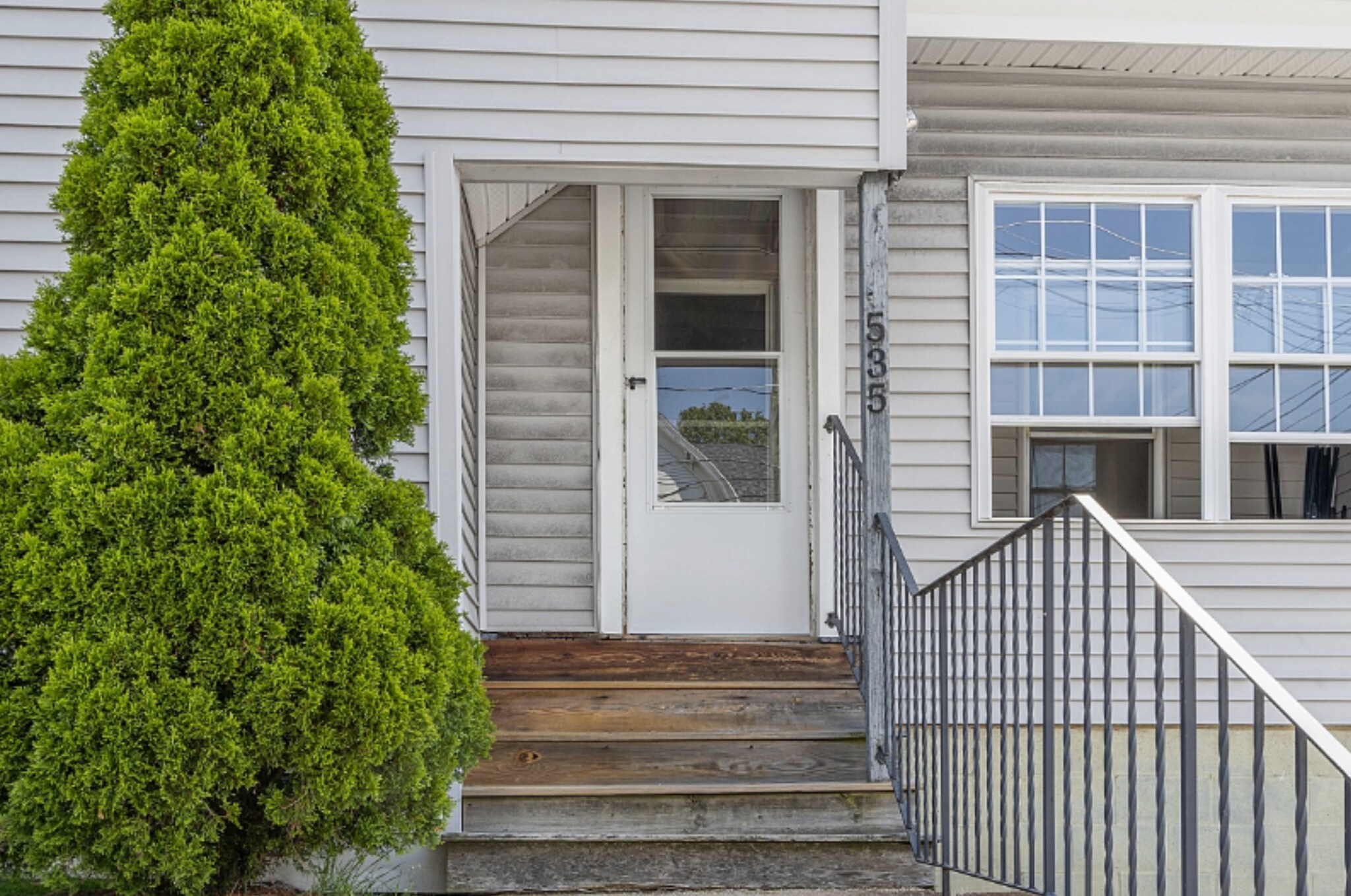 Building Photo - 535 Wilson St