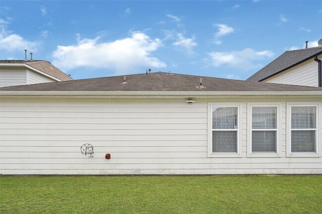 Building Photo - 9825 Hyacinth Way