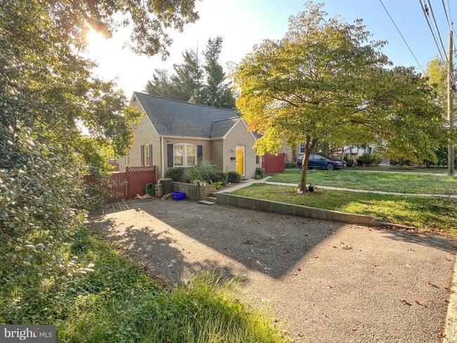 Building Photo - 10159 Sutherland Rd