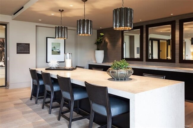 Building Photo - 1447 Santa Barbara Dr