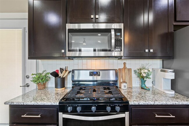 Building Photo - 904 Olive Creek Dr