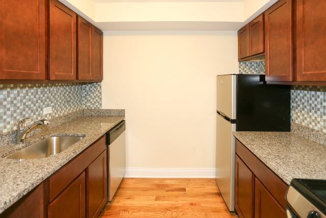 Building Photo - 555 W Arlington Pl