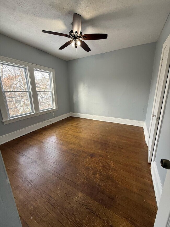 Building Photo - 2bd Unit 4-Plex Building Cash Pay/Section 8