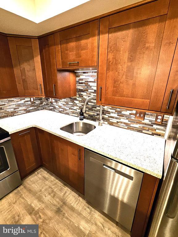Building Photo - 904 Martell Ct
