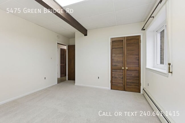 Building Photo - 5475 Green Bridge Rd