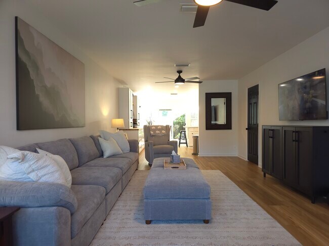 Building Photo - 1000 Mallery St Ext