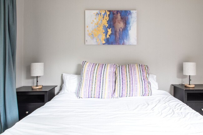 Building Photo - Cozy 2-Bedroom Retreat in North End Boise: Fantastic Location with Elegant Upgrades