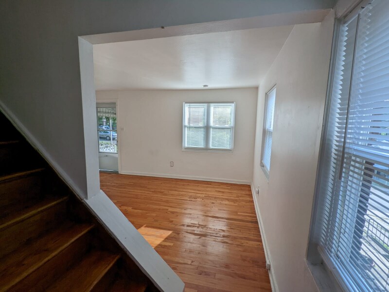 Building Photo - 937 Woodbine St