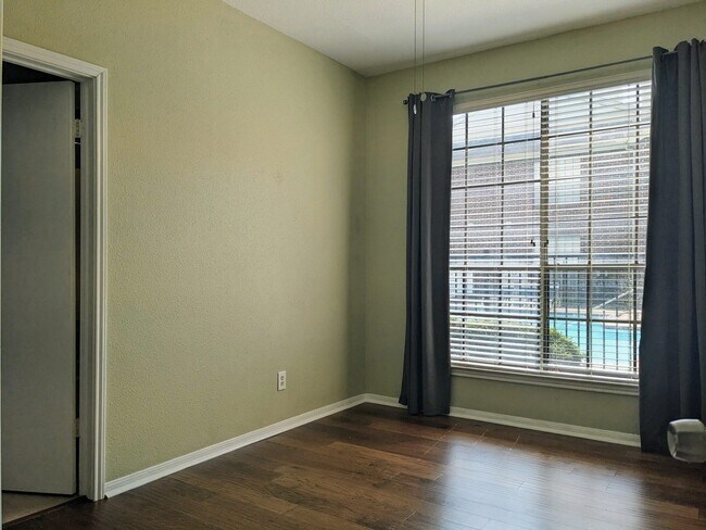 Building Photo - 2121 El Paseo St