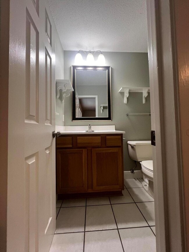 Building Photo - 310 Cedar Ave N