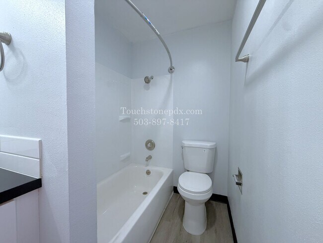 Building Photo - Upper Level Apartment with Bright Living and Everyday Comfort