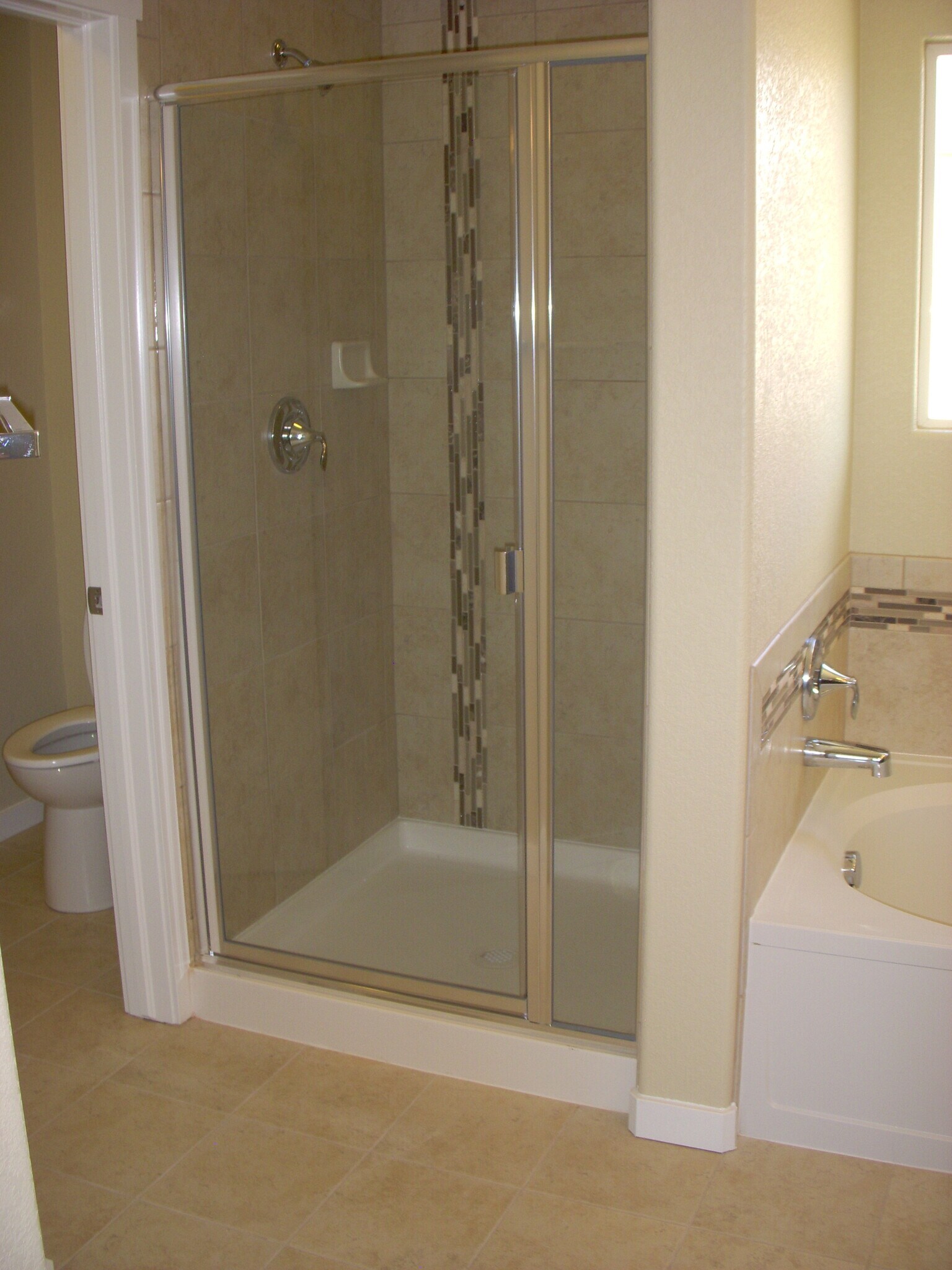 primaryen suite bath continued - 7766 Wagonwood Place