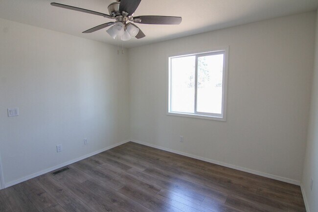 Building Photo - Manufactured Home for Rent in Paradise CA | 2 Bed, Newer Build, Cat Friendly