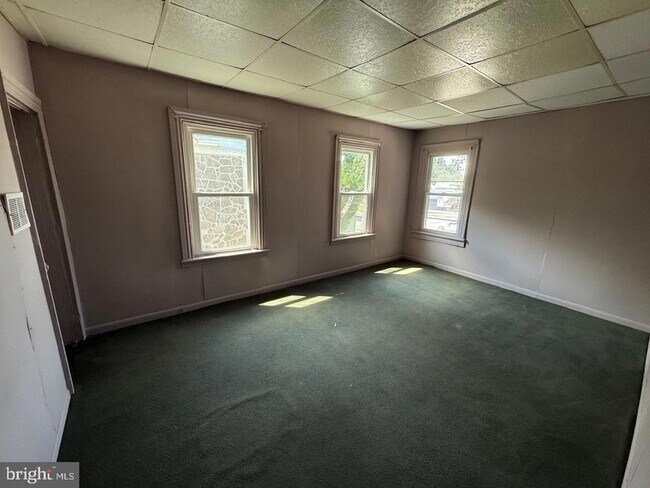 Building Photo - 16 Delsea Dr N