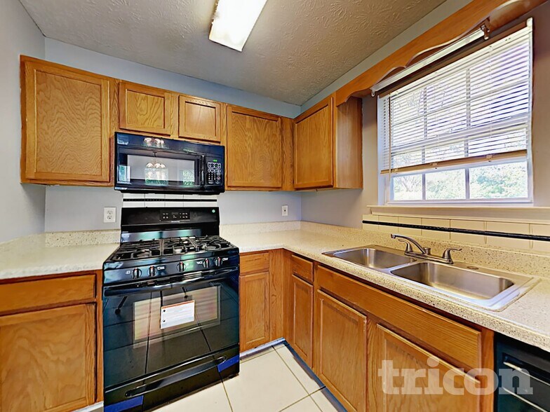 Building Photo - 432 Pine Valley Dr