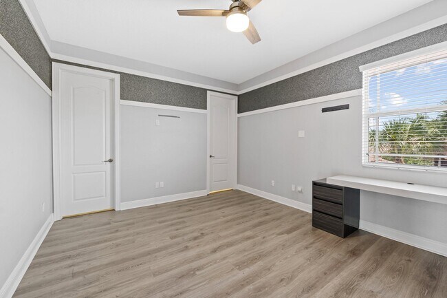 Building Photo - 9980 Edgewater Ct
