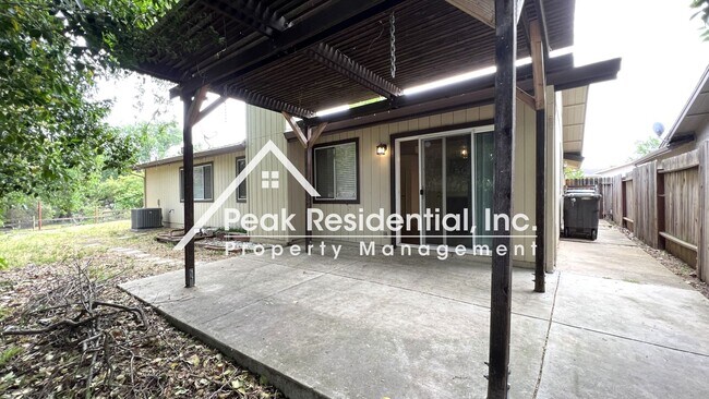 Building Photo - Very Nice 3bd/2ba Citrus Heights Home with 2 Car Garage - Must See!