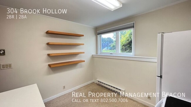 Building Photo - 304 Brook Hollow