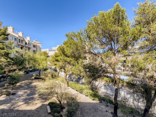 Building Photo - 260 E Flamingo Rd