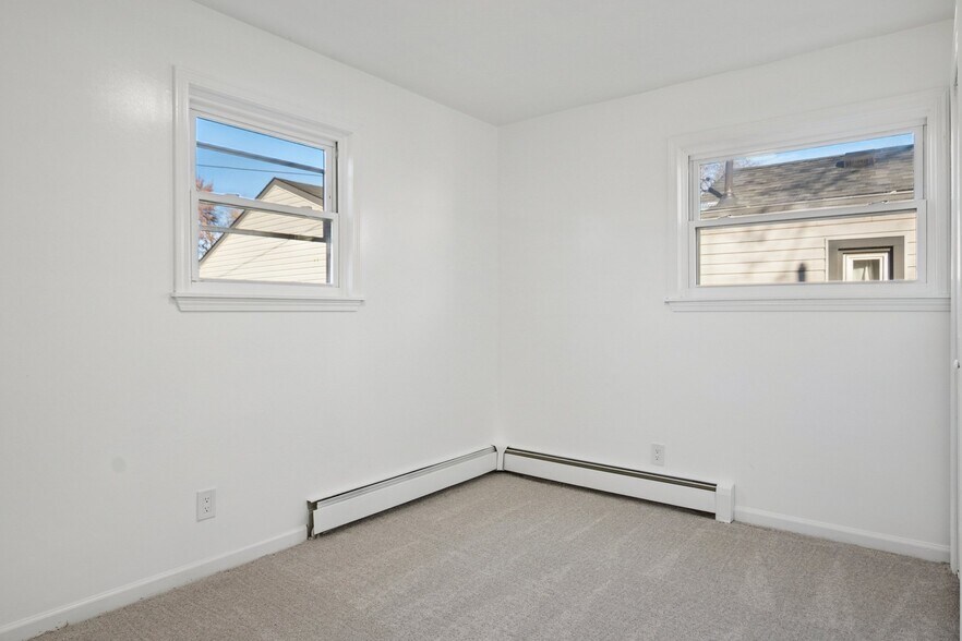 Building Photo - 20916 Pinecrest St