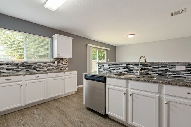 Building Photo - 4908 Meadow Trails Dr