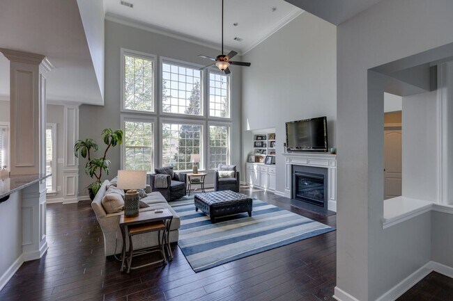 Building Photo - 5 Bedroom Home with Theater Room & 3-Car Garage in Franklin
