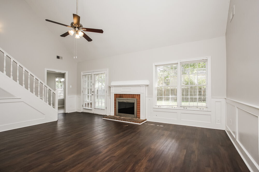 Building Photo - 8159 Creekside Cir N