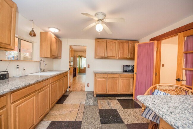Building Photo - 2599 Huntington Dr