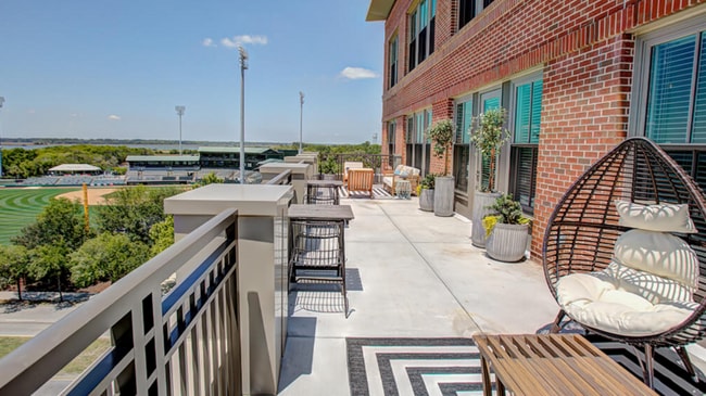 Building Photo - 99 Westedge St