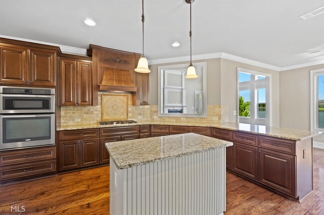 Building Photo - 2481 Lake Erma Dr