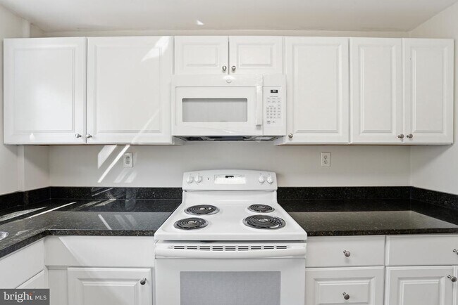 Building Photo - 2904 Swanee Ln