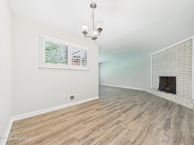 Building Photo - 6515 Pleasant Pines Dr