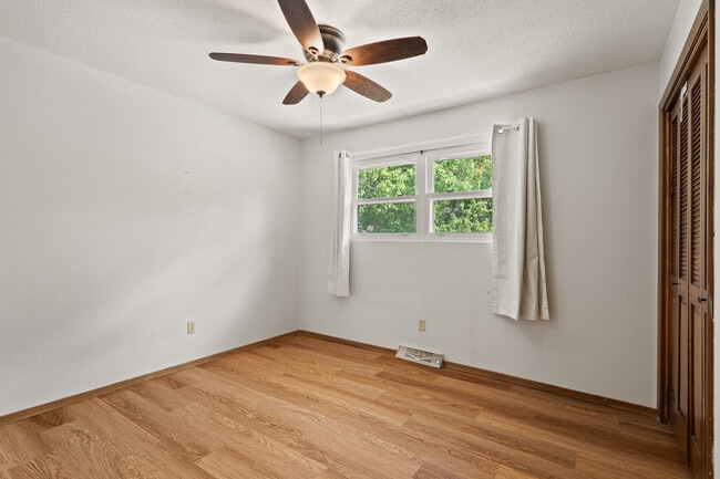 Building Photo - 1305 Jake Ln