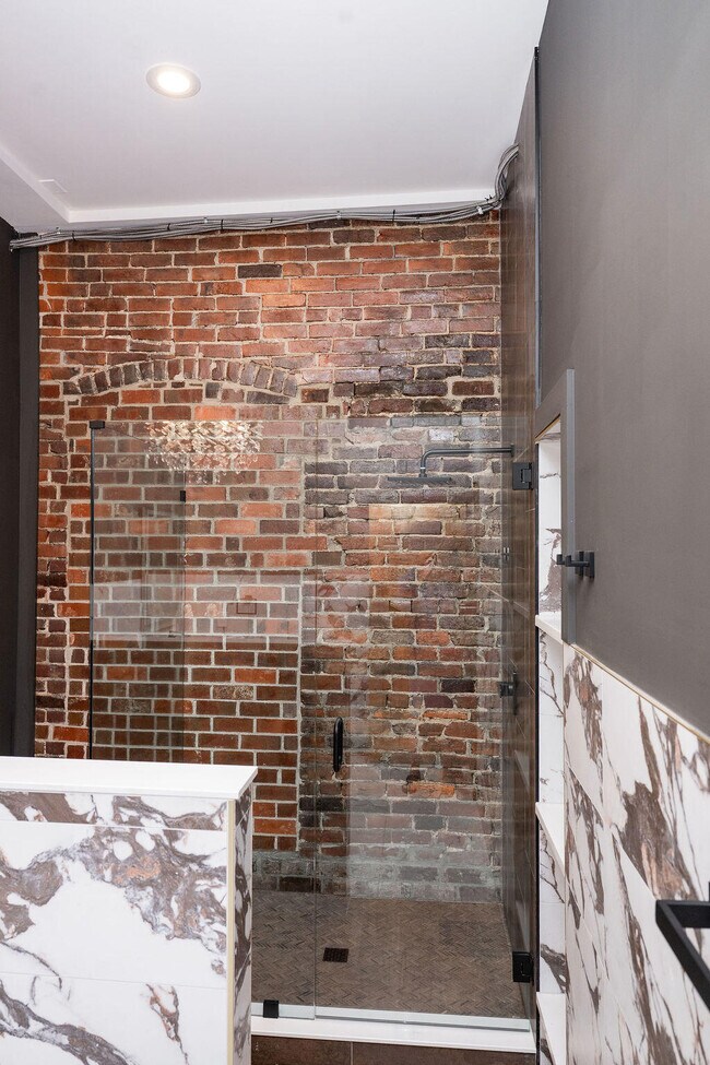 Building Photo - 275 S Limestone