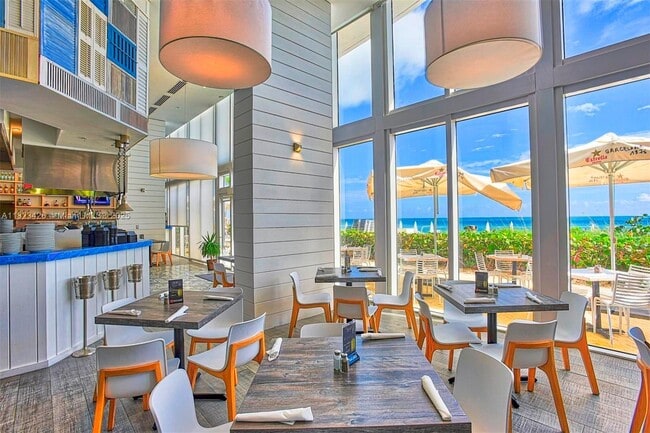 Building Photo - 15901 Collins Ave