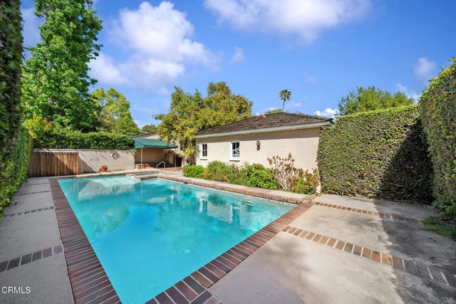 Building Photo - 531 N Twin Palms Dr