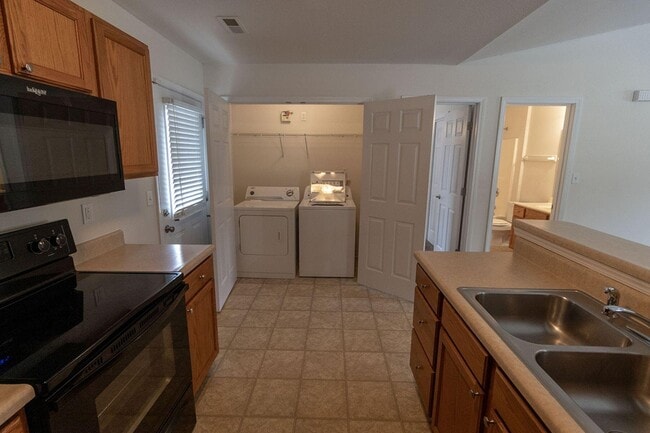 Building Photo - 3300 E St Charles Rd