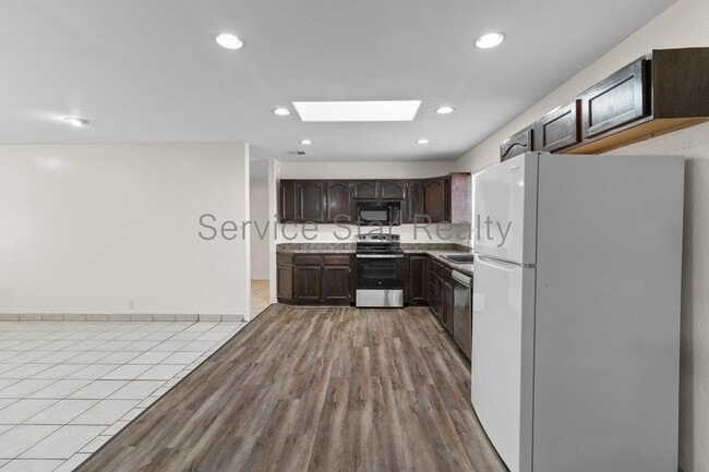 Building Photo - 3812 W Loma Ln