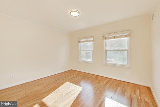 Building Photo - 4001 N Ridgeview Rd