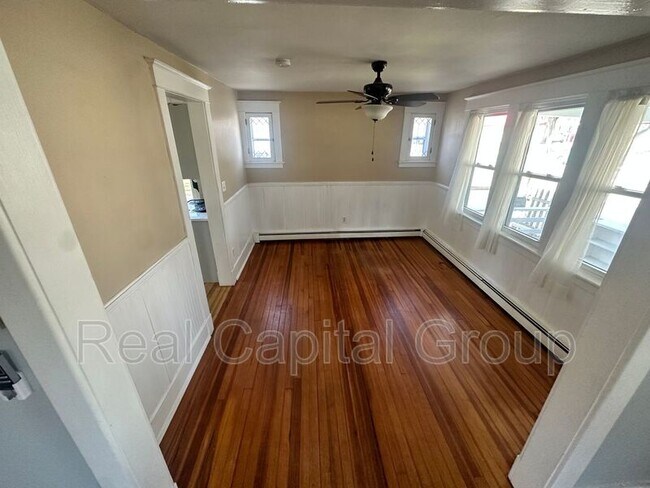 Building Photo - 376 Kenwood Ave