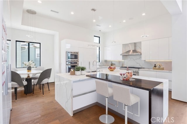 Building Photo - 332 Avenue E