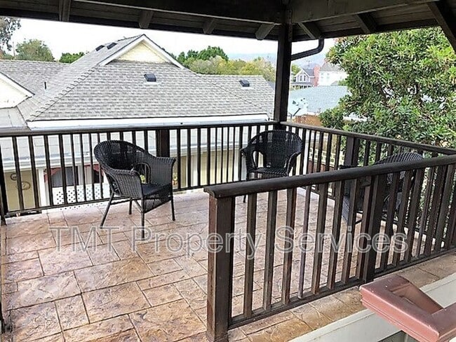 Building Photo - 579 Buchon