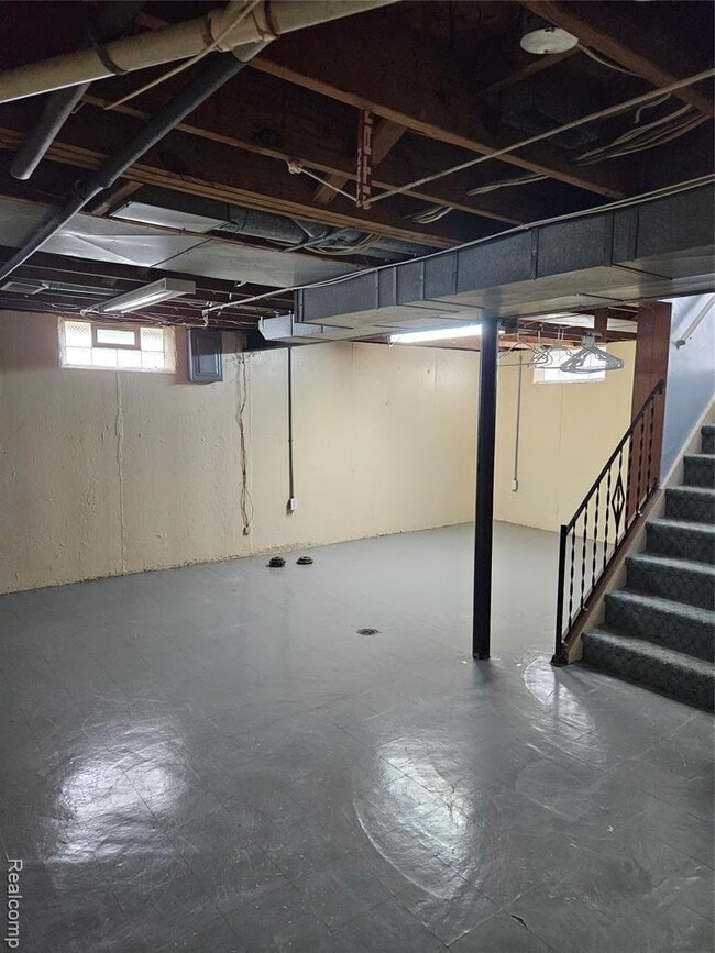 Building Photo - 736 Garfield Ave